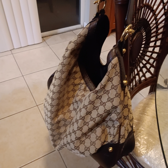 GUCCI LARGE HOBO HANDBAG! - Picture 8 of 16
